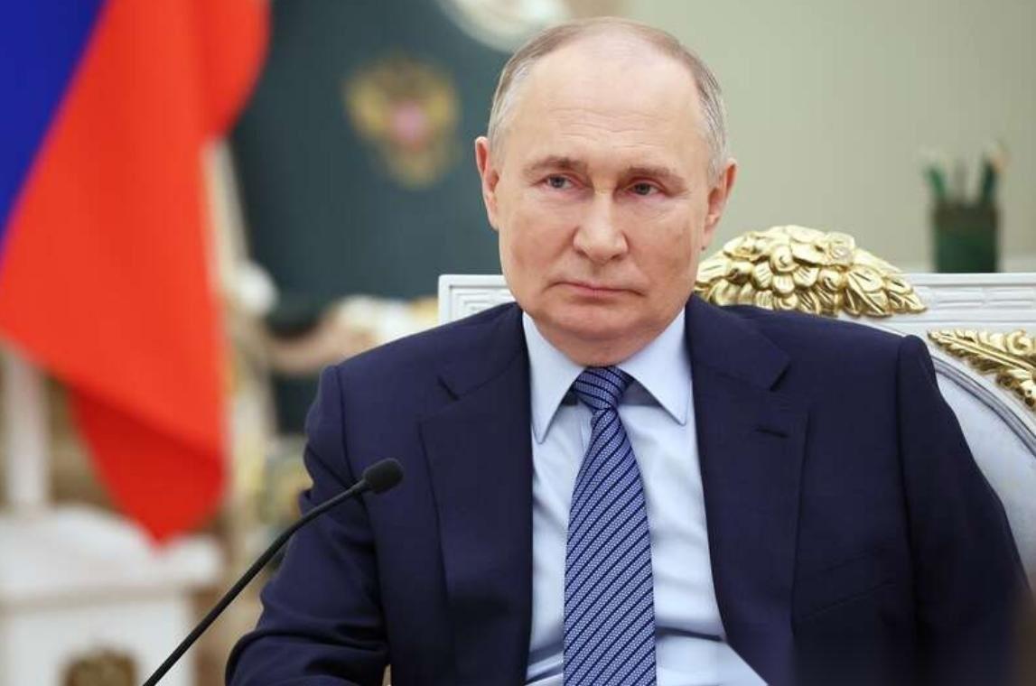 就在世界都在关注中东局势之际，一个连中国也没有料到的局面出现了：普京突然宣布临时