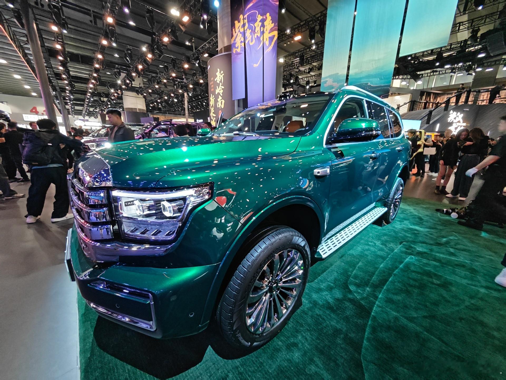 你们的最爱来了，“铁汉柔情”的坦克全家桶！现场看了全球限量300台的坦克极地版，