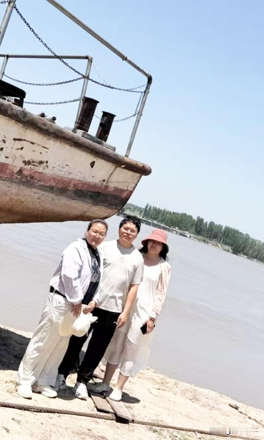 没有什么压力和烦恼是宽广的黄河湖泊面前解决不了的。

这句话是我儿子说的！

就