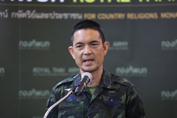 【#泰军称柬埔寨士兵向泰方开火##柬军称保持高度克制没还击#】当地时间27日，泰