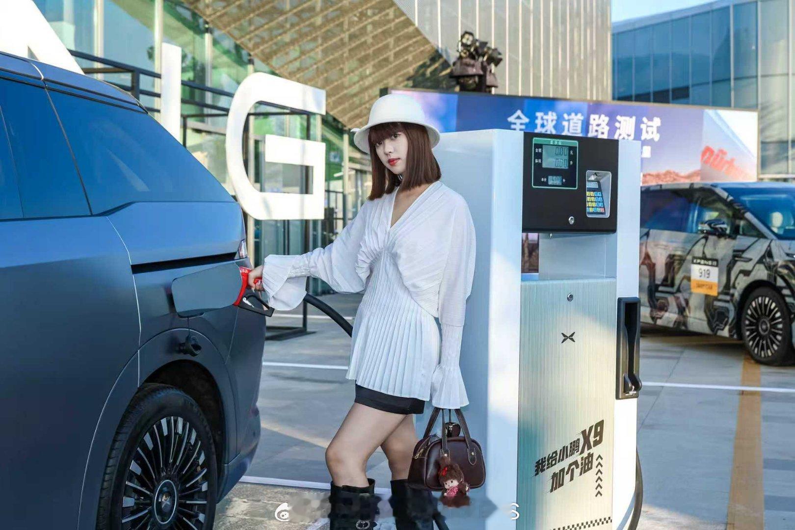 小鹏第一辆增程，选择了X9，一出手，就是全球续航最长大七座X9超级增程，可电可油