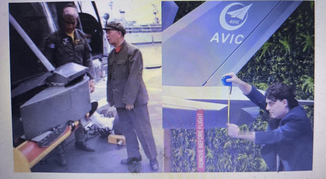 三十年河东，三十年河西。
多年前，刘华清将军踮起脚看美国航母！
多年后，美国军火