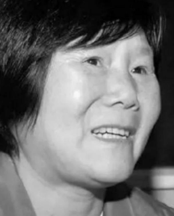 1975 年，19 岁的姑娘陈传香出了名，只因她徒手打死一只金钱豹，一夜之间荣誉