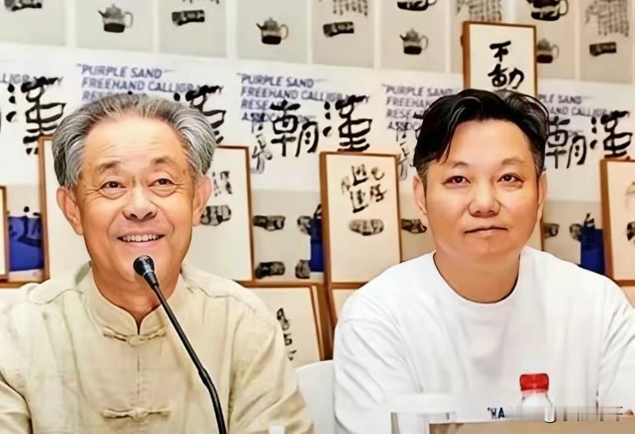 徐湖平这个人完全不经扒

因为一扒你就会发现，这位82岁的南京博物院前院长，正被