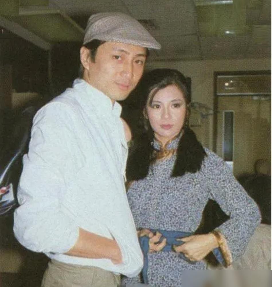 “如果你不回，就永远听不到我的声音了。”
 
这不是电影台词，是1985年翁美玲