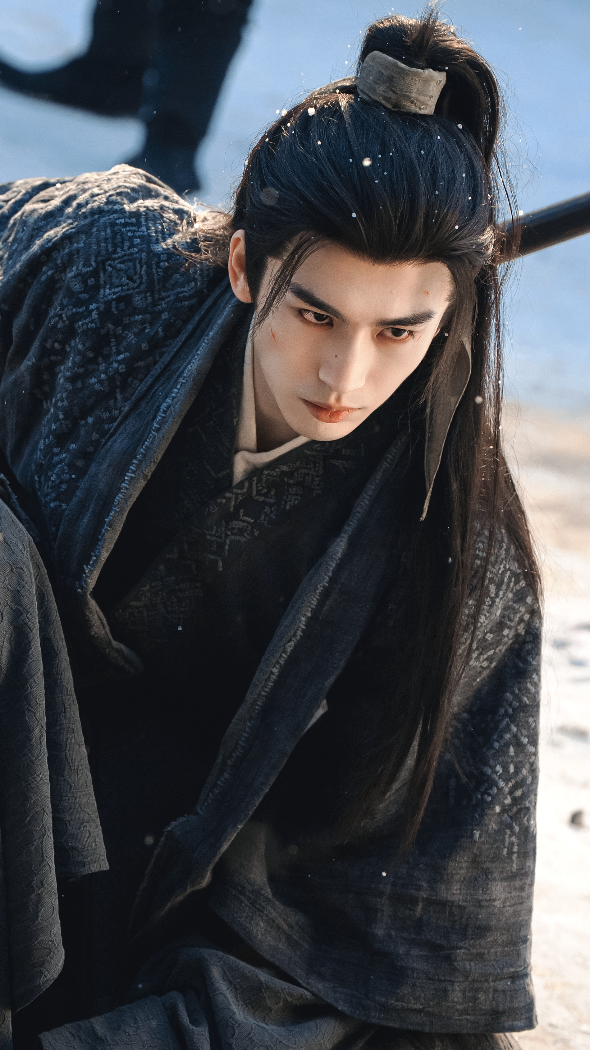 张凌赫回应高颜值张凌赫回应高颜值，说高颜值参加活动的时候会给自己更多自信，但是演