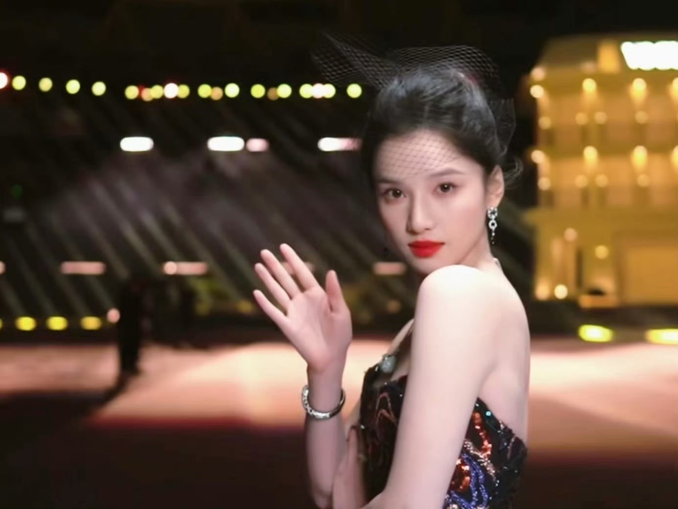 VOGUE盛典红毯好好看啊张婧仪 ​​​