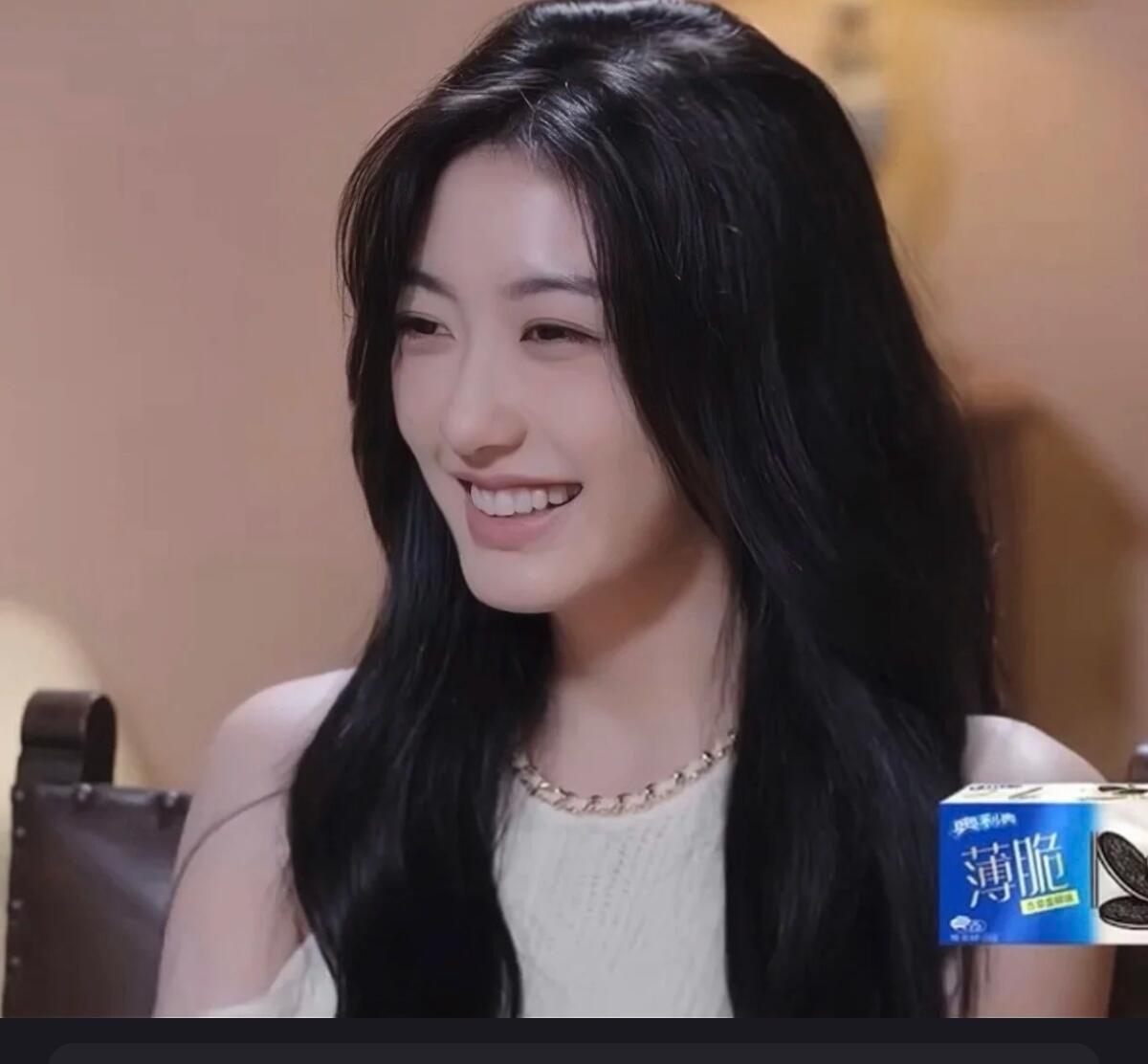 孙乐言的发量我真的是羡慕了 曾经一度怀疑她戴的假发片 #心动的信号# ​​​