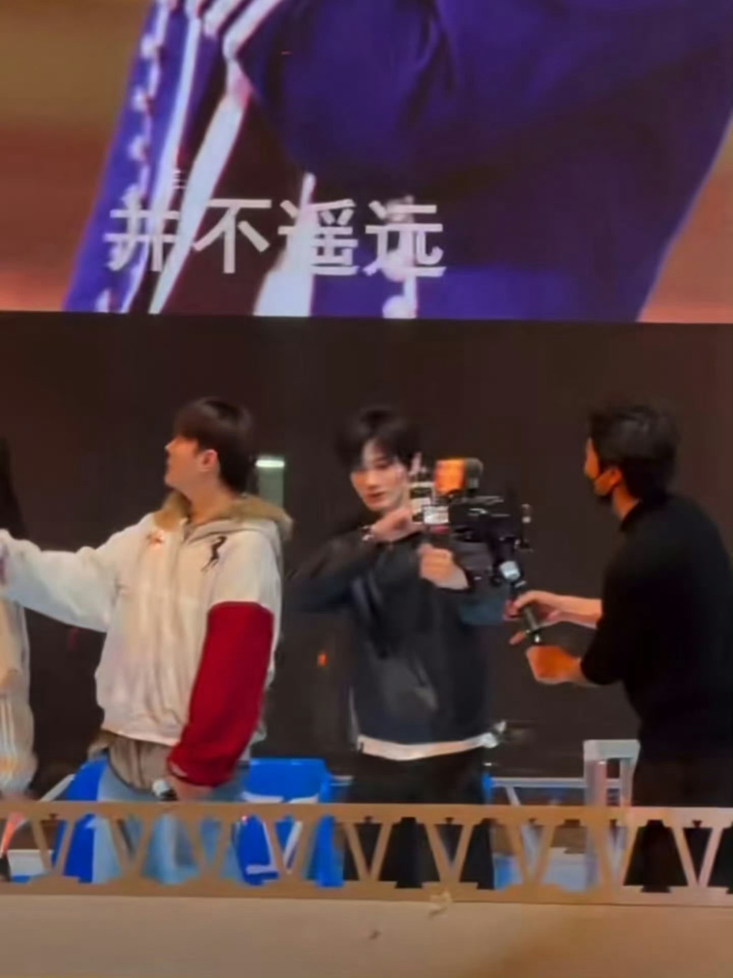 余宇涵也上了张杰的车 是谁的DNA动了？余宇涵坐上张杰的车，这画面太有冲击力，双