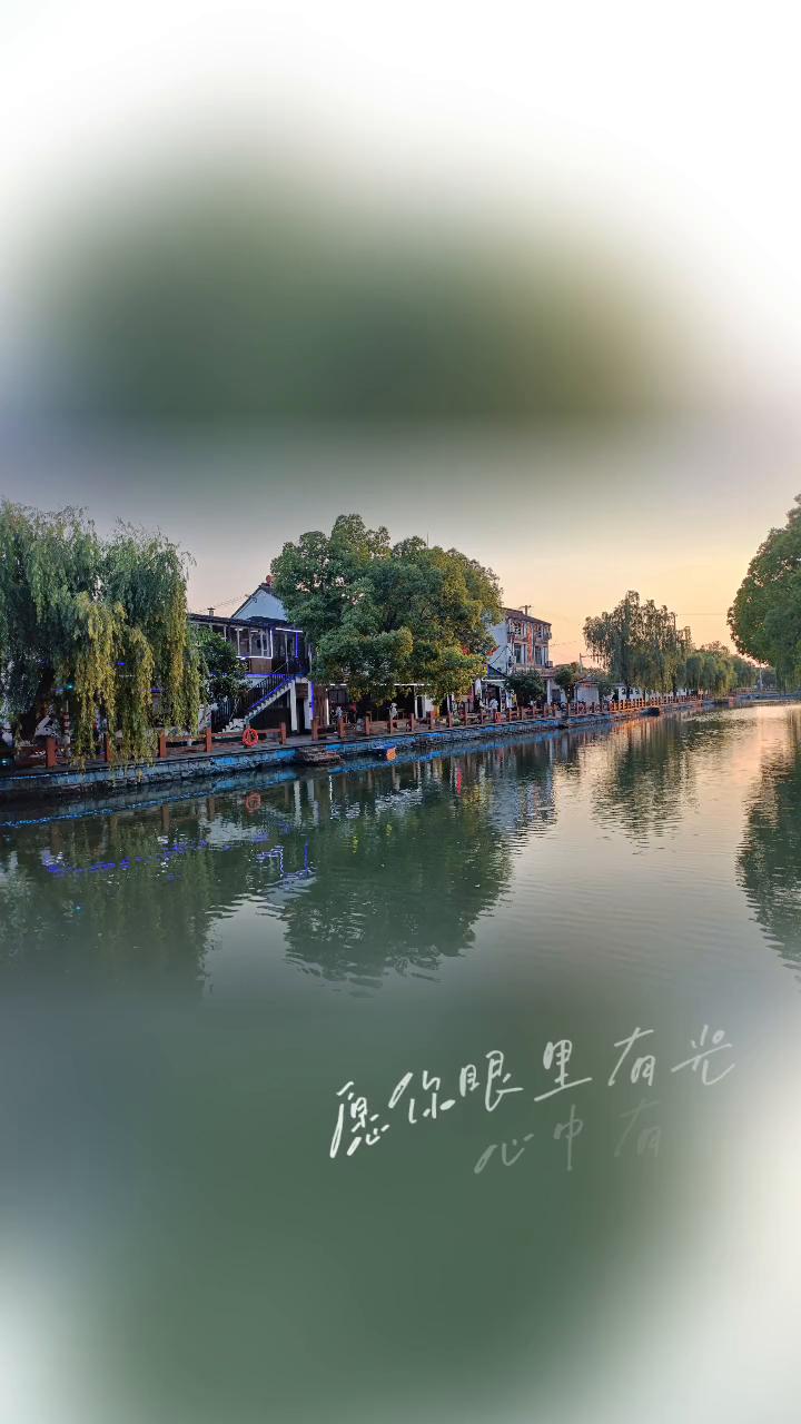 浪漫五月已经抵达，人生的故事写在四季里。愿你一路出发，一路繁华。愿你眼里有光，心