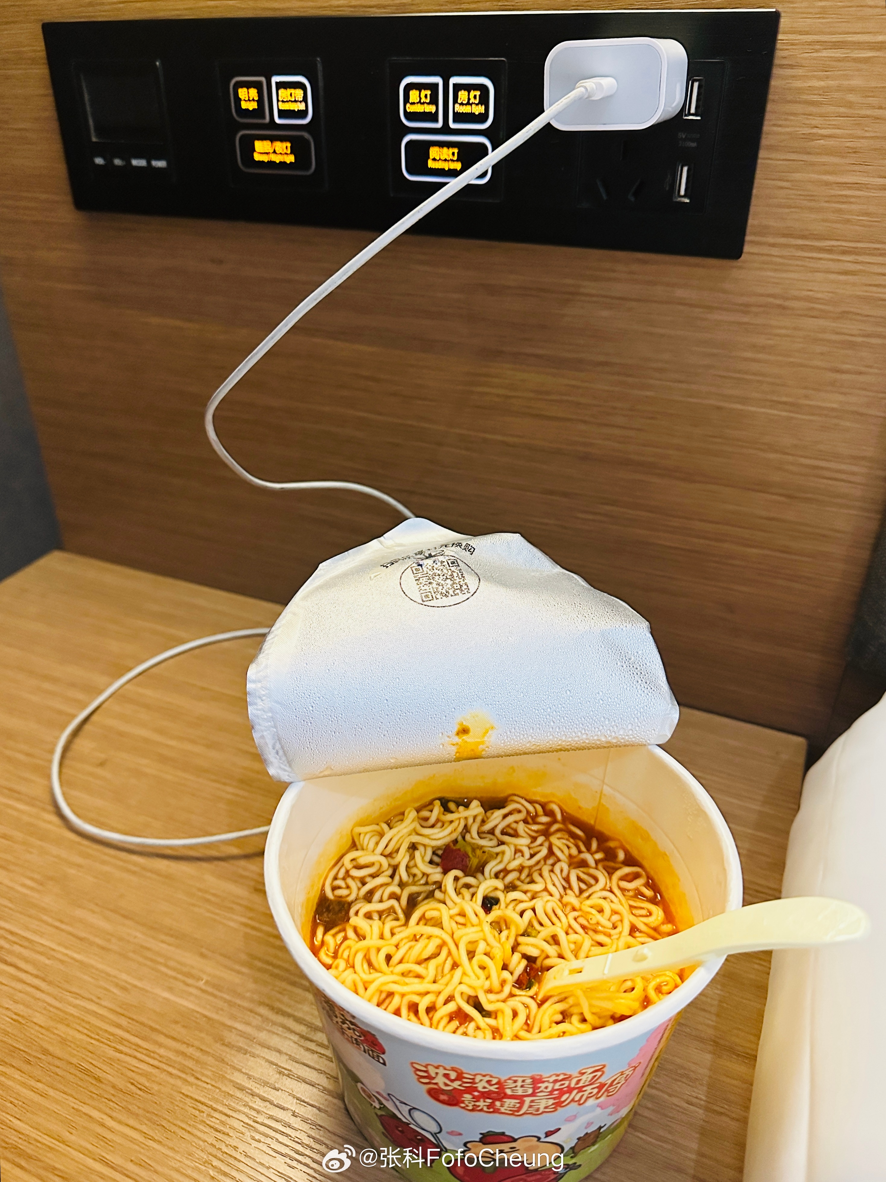 百色百色百色身边事 🍜 又肚饿      大家又懒得出去食嘢      只能咁