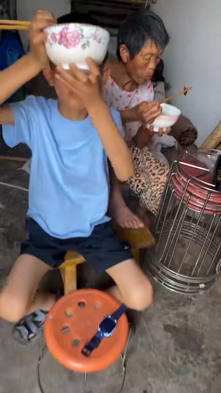 你在说作业小段，我是他乡不准拍。看看这个，我的黑狗，来福，来福，三十五度，兄弟。