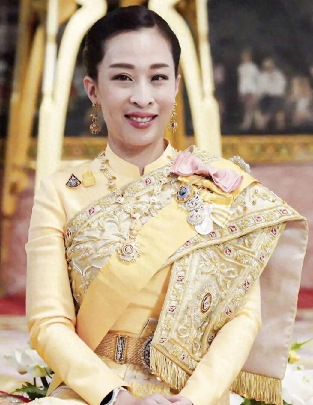 可惜！帕查拉吉迪雅帕公主能力和民间受欢迎度都挺高的
绝对可以接替她姑姑诗琳通的班