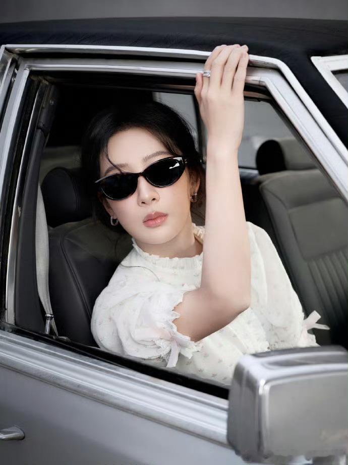 杨紫杨紫直播杨紫李祯  杨紫太美了太美了！先🐎住这个花仙紫，追完家业再看