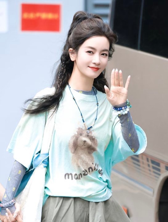 李晟 你现在好冷漠啊李晟不是冷漠，是有自己的节奏。他对人对事都很认真，只是不喜欢
