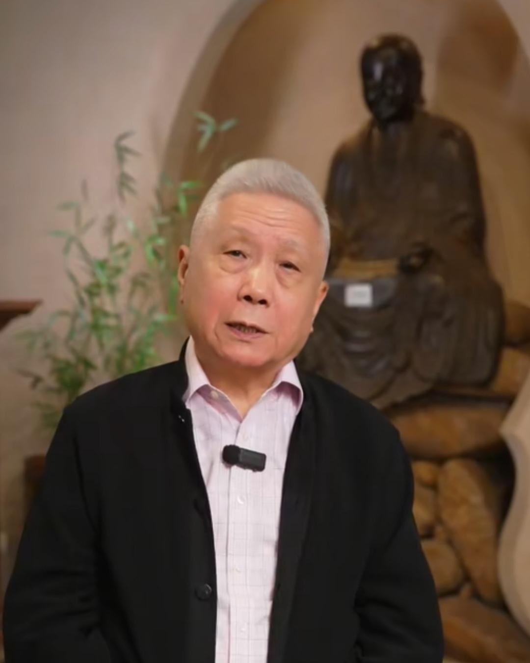 面对海南五公祠失窃二十六年的古佛像和自己收藏的古佛像的相似质疑，马未都没有急着拿