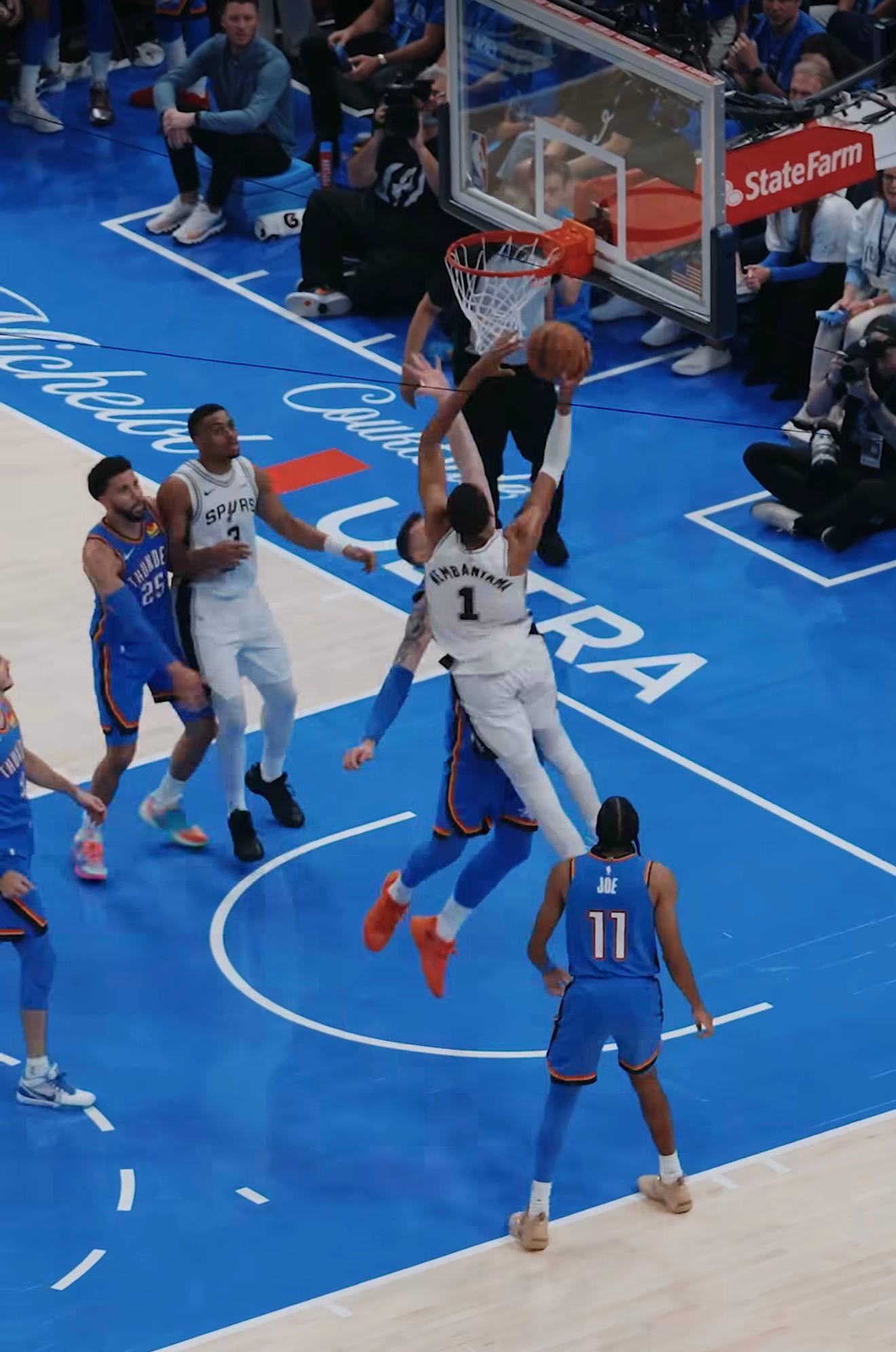NBA  马刺vs雷霆G3目前双方大比分战成 1-1 平（G1 马刺 122-1