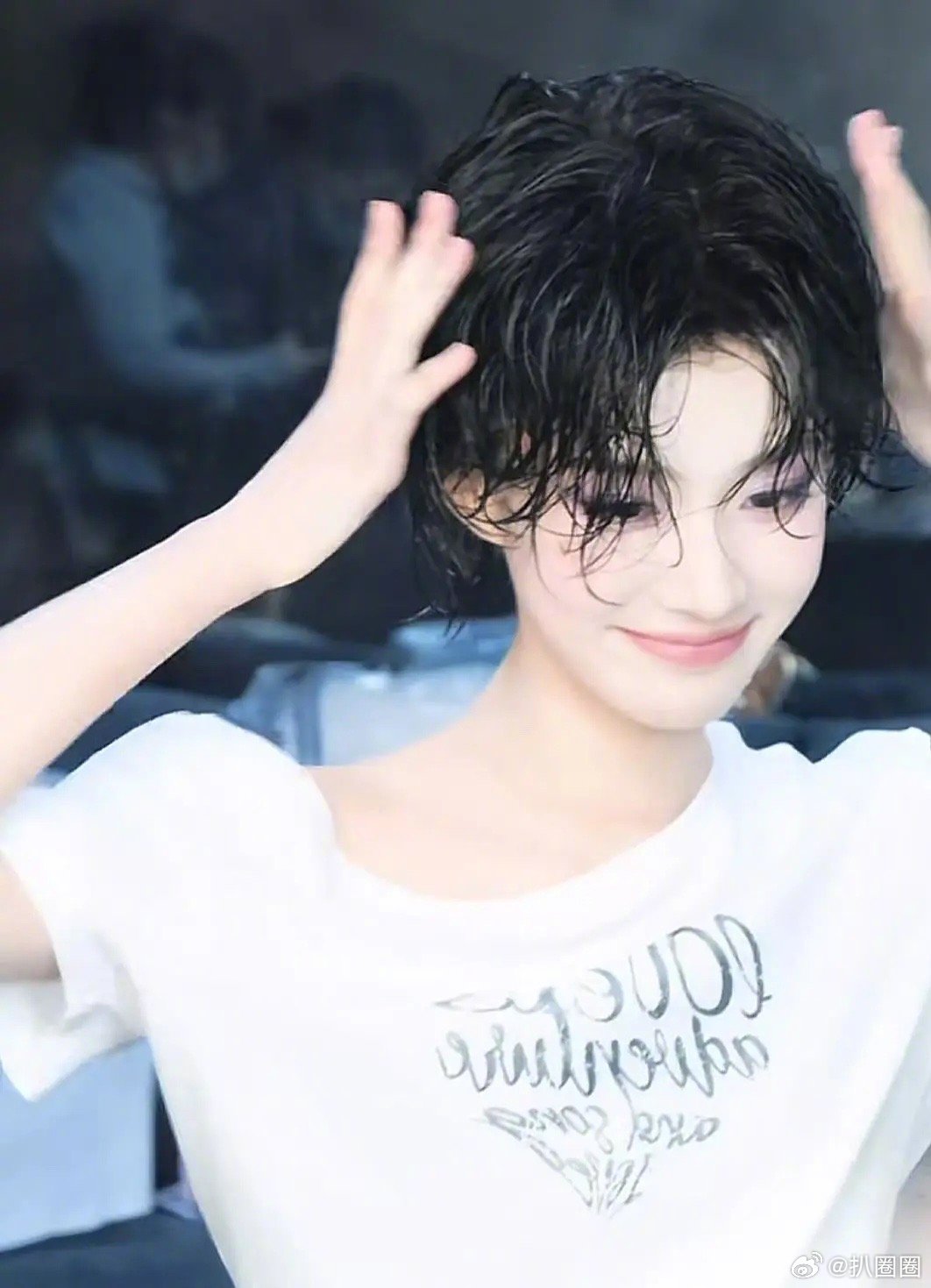 短发卢昱晓，造型有眼前一亮吗～ 