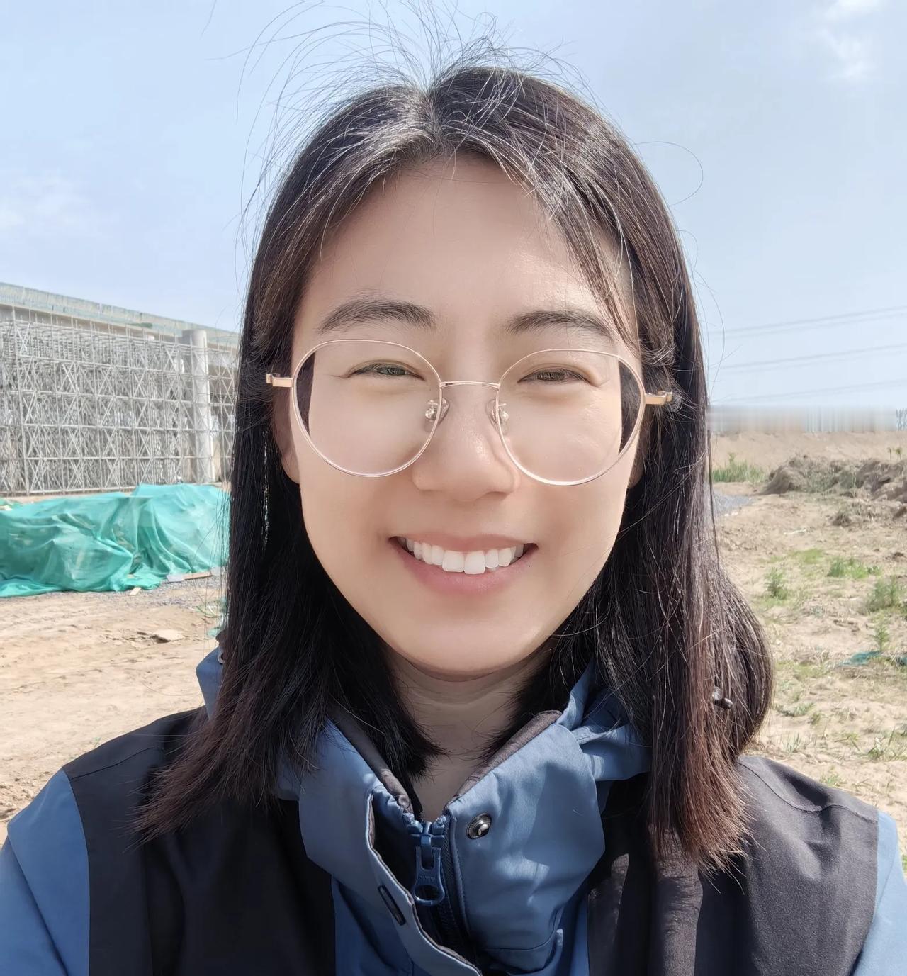 我觉得我是一个比较聪明的女人！！！
因为我跟我老公刚认识的时候，他并不喜欢我，我