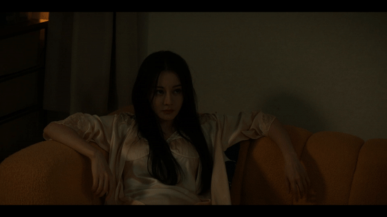 第4集的回旋镖正中第32集眉心炎拓的眼神变化可能是这条感情线最好的注解。从最初的