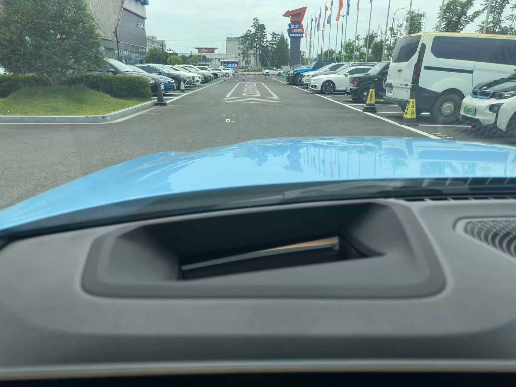 宝马M2喜欢吗？燃油小钢炮是不是崩不过电车