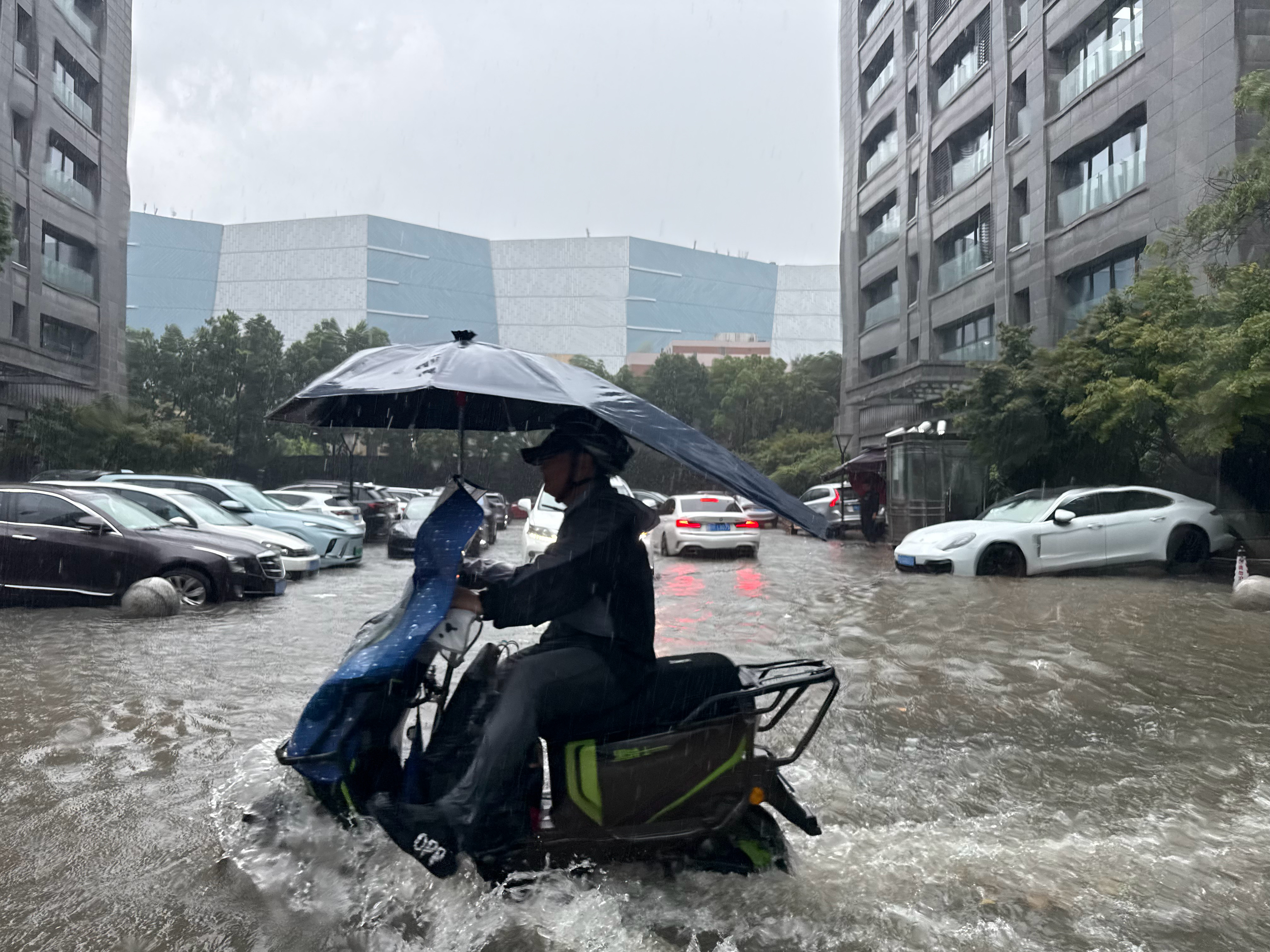 今天的雨有点太离谱了 