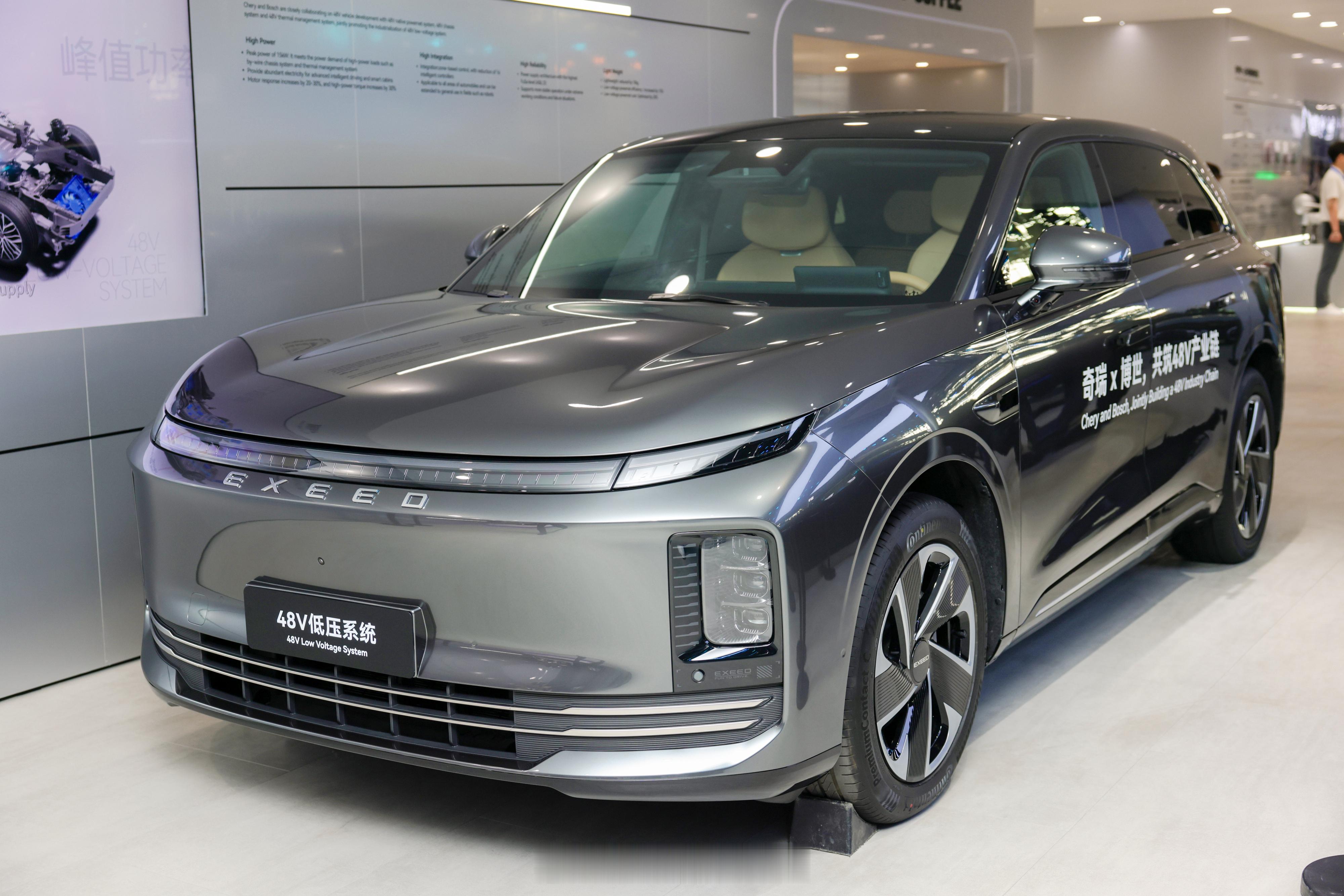 在北京车展看了奇瑞的全域AI技术成果，印象最深的是飞鱼底盘。它能实现横向行驶和原