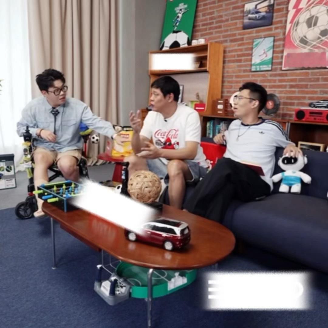 范志毅给哈兰德讲球范志毅说内马尔后续依旧会上场 当自带BGM的范大将军遇上撞脸哈