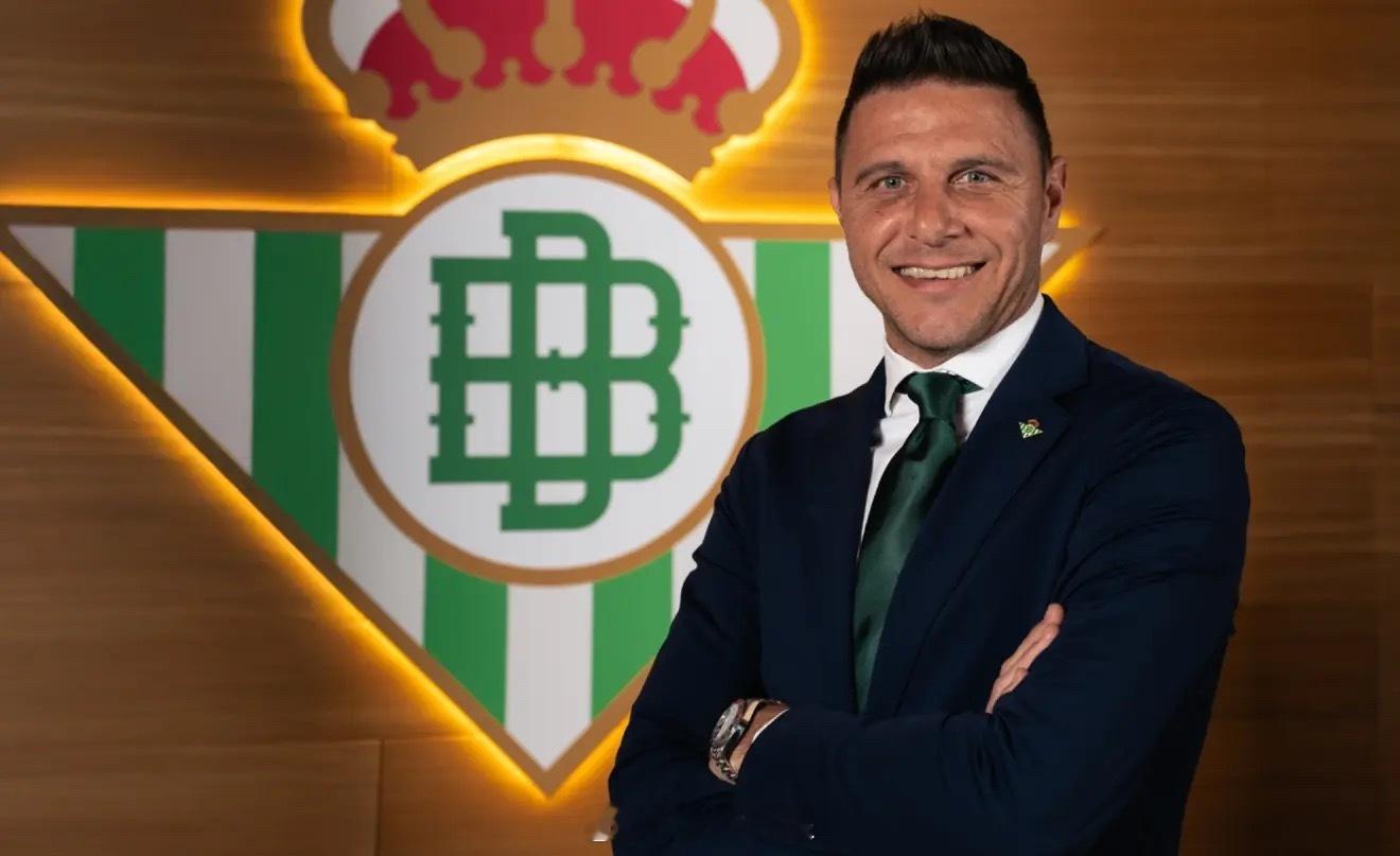 皇家贝蒂斯俱乐部股东大会于本周二召开，会议正式批准队史传奇球星华金出任俱乐部董事