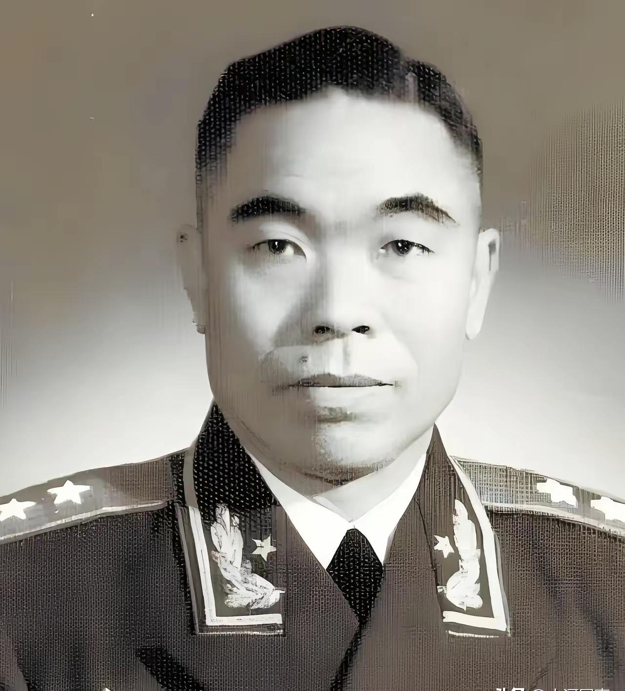 1955年授衔仪式上，曾泽生听到“中将军衔”的命令宣读时，热泪夺眶而出。这位原国