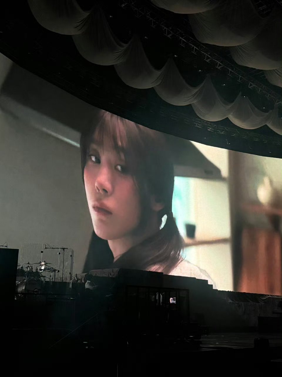 夫胜宽女装近期，夫胜宽在公开物料中呈现的女装造型引发了广泛关注。作为一次充满巧思