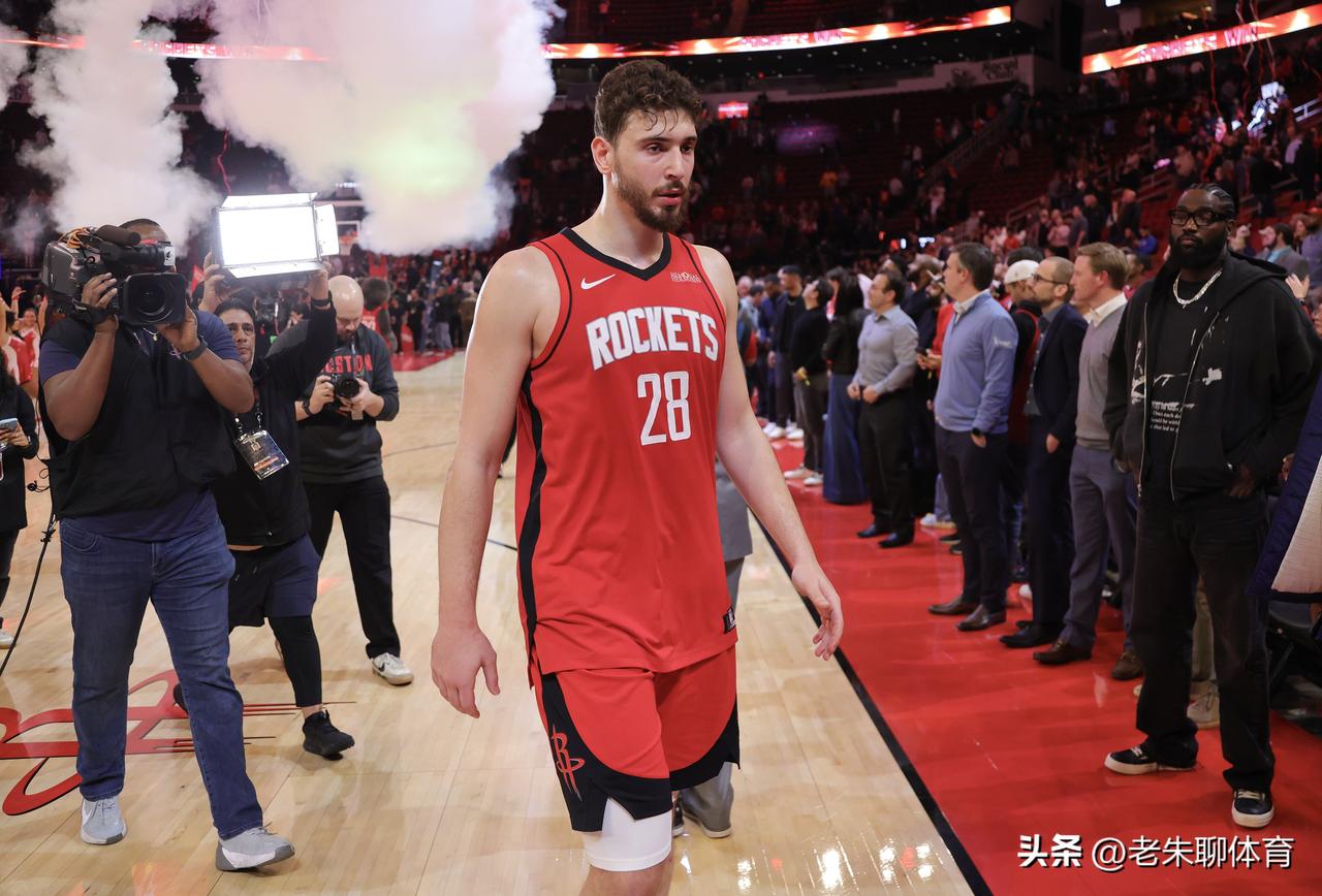 你可以说申京打球软，但是他虐菜时是真稳！
申京每次在强强对话的比赛中都很少有好的