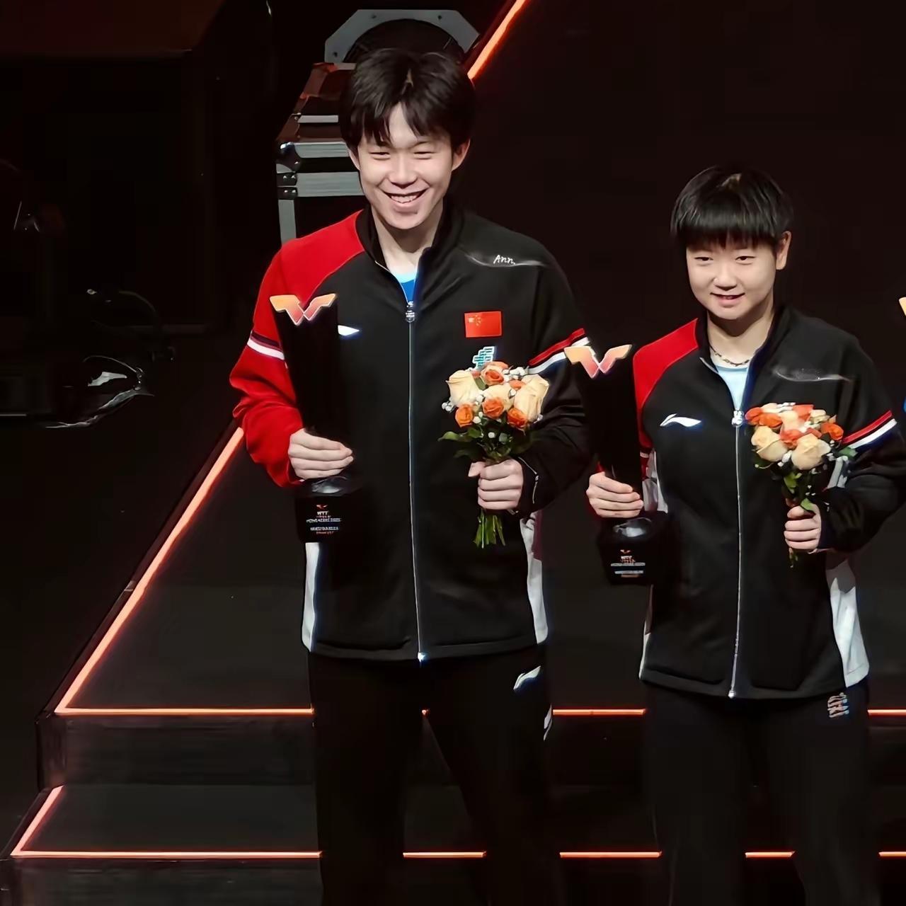 有人说曼昱和任浩混双搭档，绝对能战胜莎头组合。
       莎头组合世界第一，