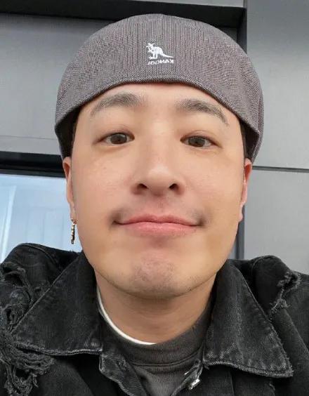 潘玮柏被叫潘帅，竟因为是吃鼻屎！

有点炸裂了！在采访中，潘玮柏说出了他被叫“潘