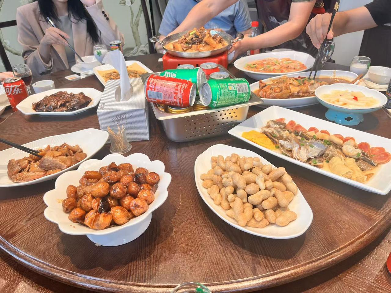 又来上市公蹭吃蹭喝了！懂行的！看看这是什么菜系。。。