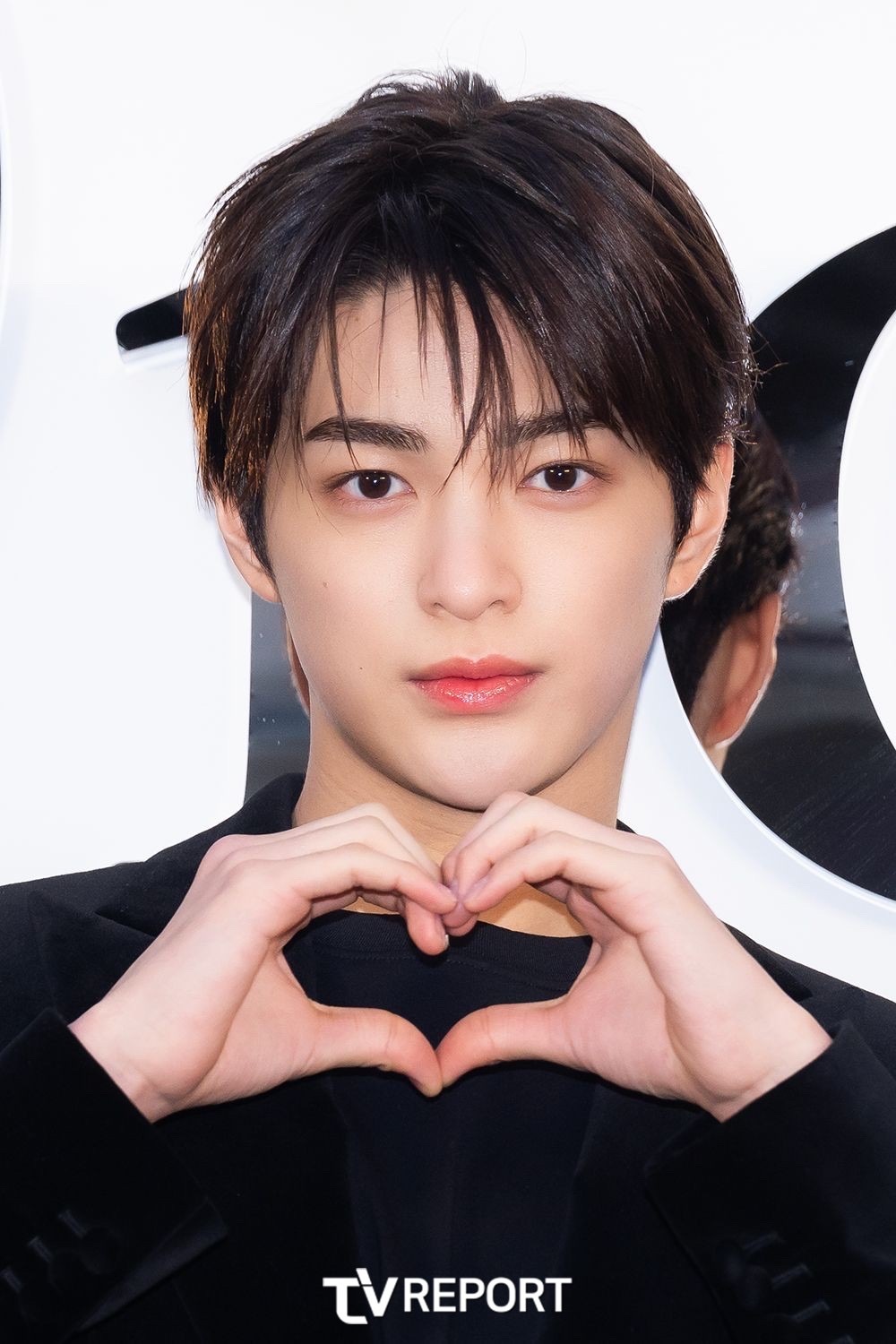 这张脸帅上趋势很正常啊