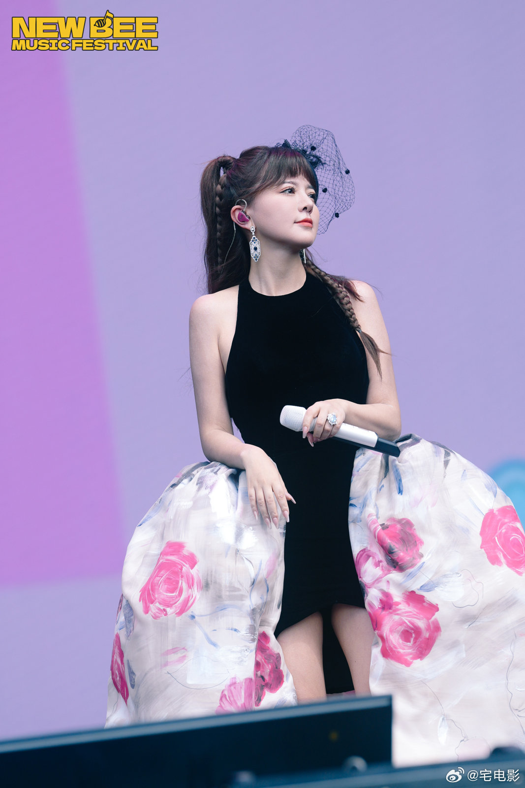 阿兰[超话]阿兰音乐节分饰两角梦回花千骨 阿兰唱《千古》，纯净到黑化的声线暴击，
