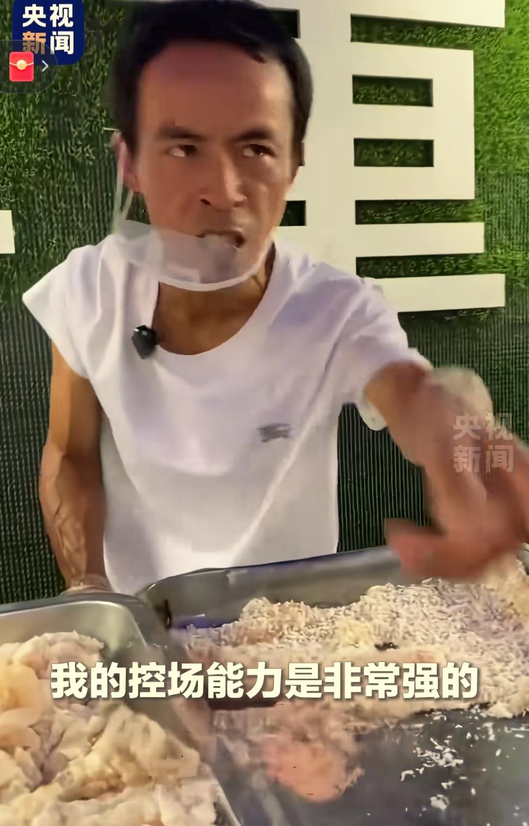 我终于知道
为什么要买鸡排哥的鸡排，要排一个小时，却依然有这么多人买！是因为鸡排