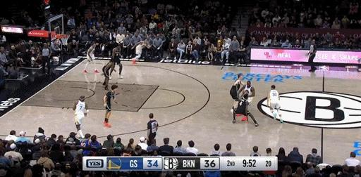 丝滑！库里一套连招秀懵对手！
在今天NBA常规赛勇士对阵篮网的第一节比赛中，库里