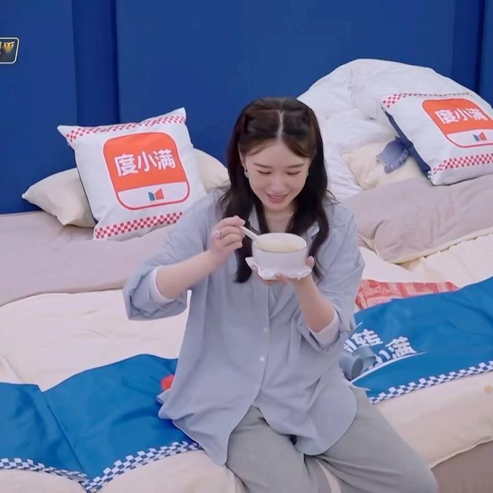 阚清子演我找理由吃东西阚清子考倒数第一奖励自己吃东西阚清子回应倒数第一粉丝先吃哈