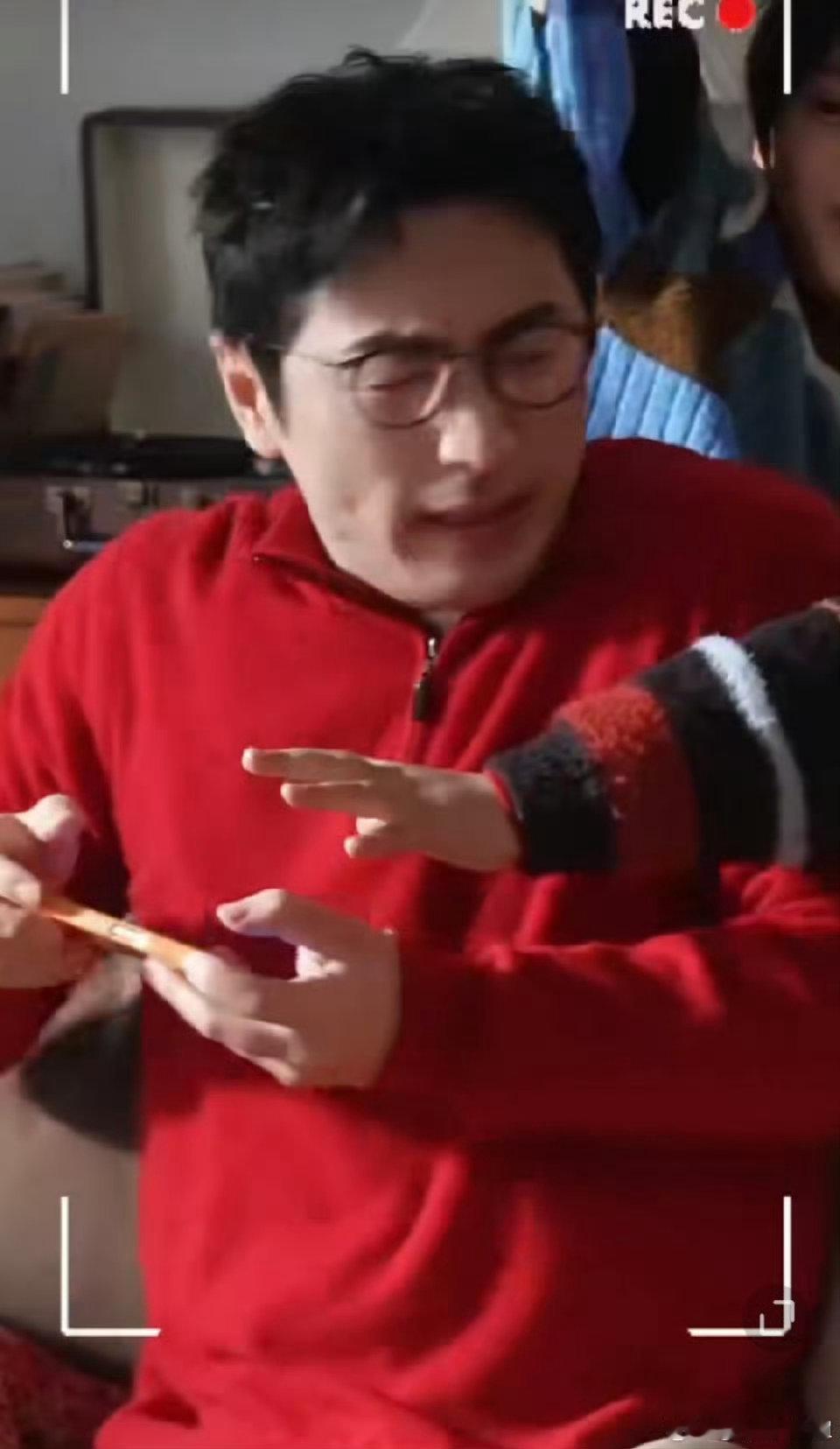 白客连害羞都很有人夫感 白客啊，就连他害羞的样子都透着一股子人夫感，真的是魅力爆