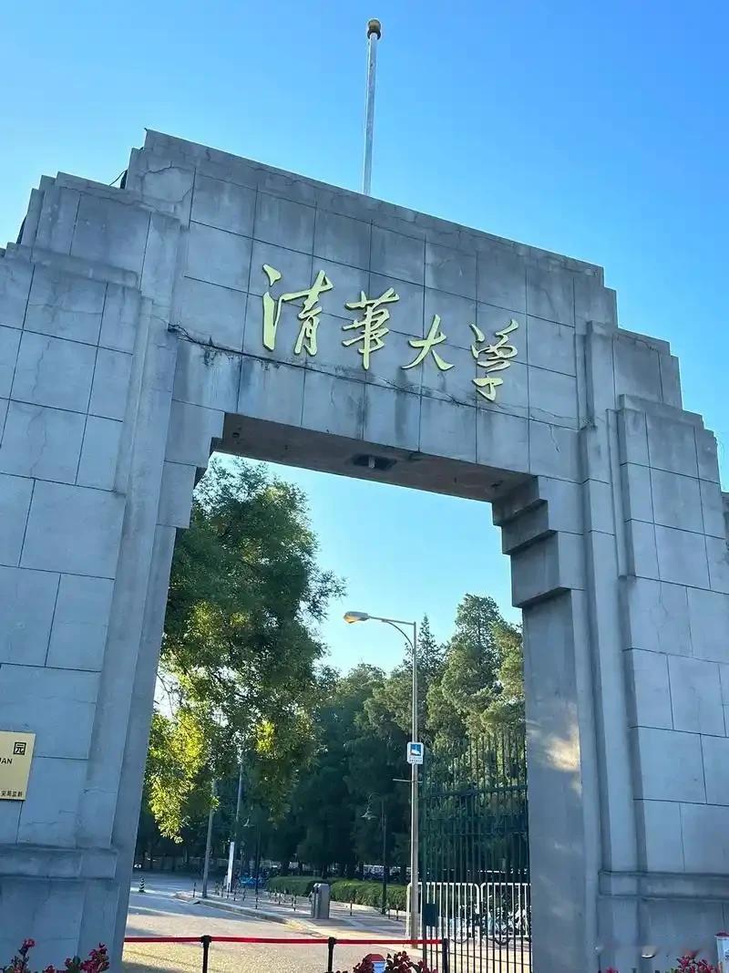 就没有见过这样的校长，
一边刚刚学习师德师风警示宣传，
强调不能给学生做卷子，