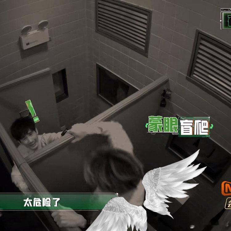 张真源连唱8首情歌密室大逃脱 密室大逃脱名场面，张真源沉浸式带来八首情歌连唱 ​
