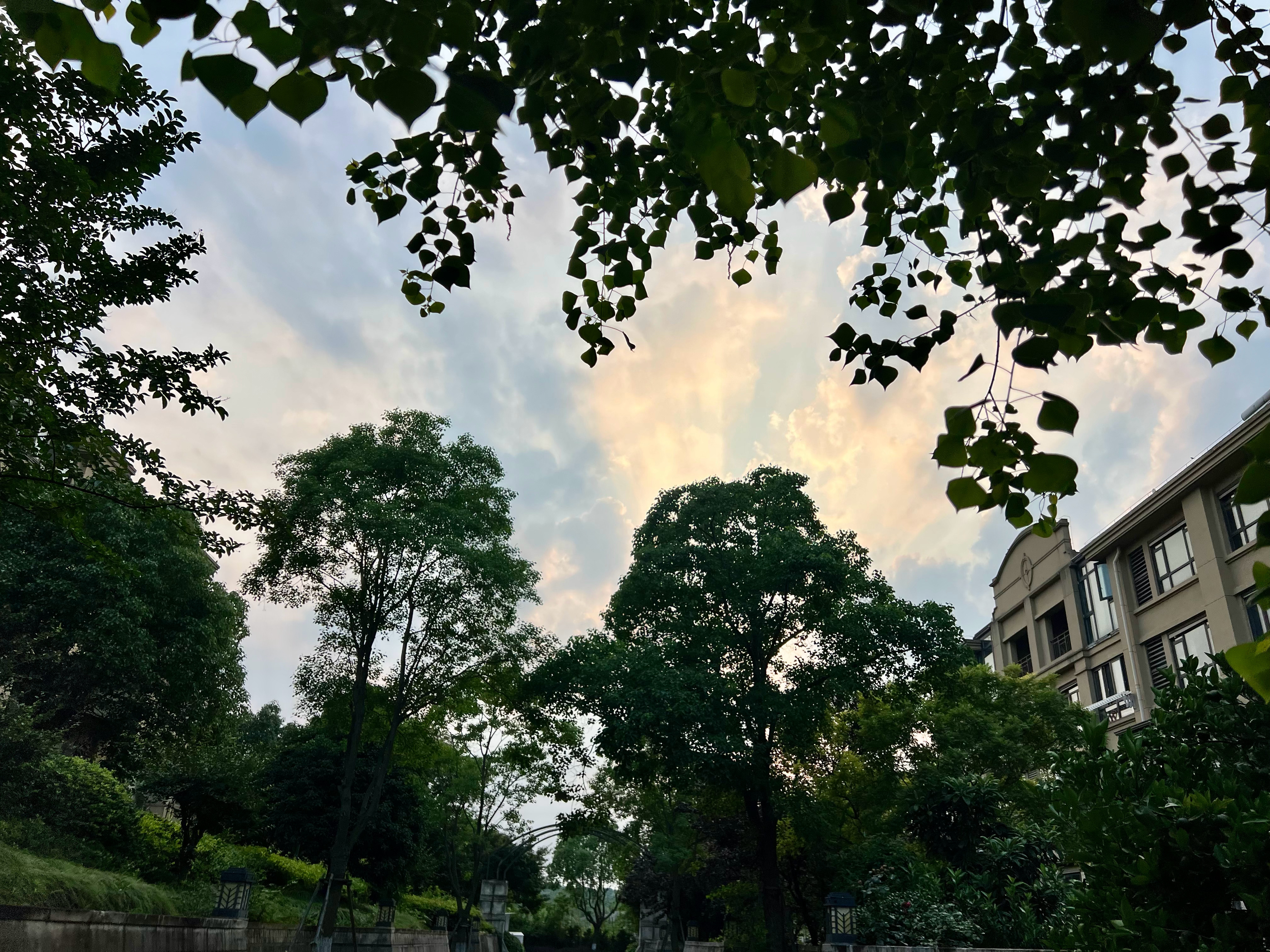 日落时分，西天铺满云霞。 宜兴·万科·龙背山国际住区