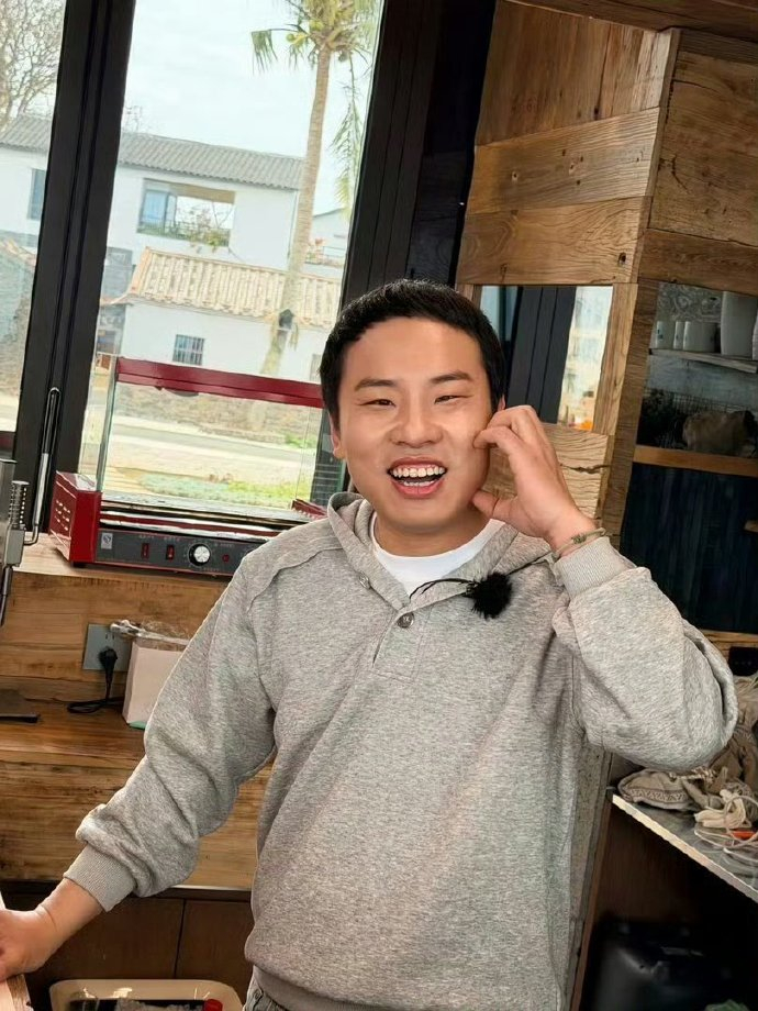 徐志胜自曝创业月亏12万 月入100万，然后副业亏一点其实一点都不影响~ 没事别