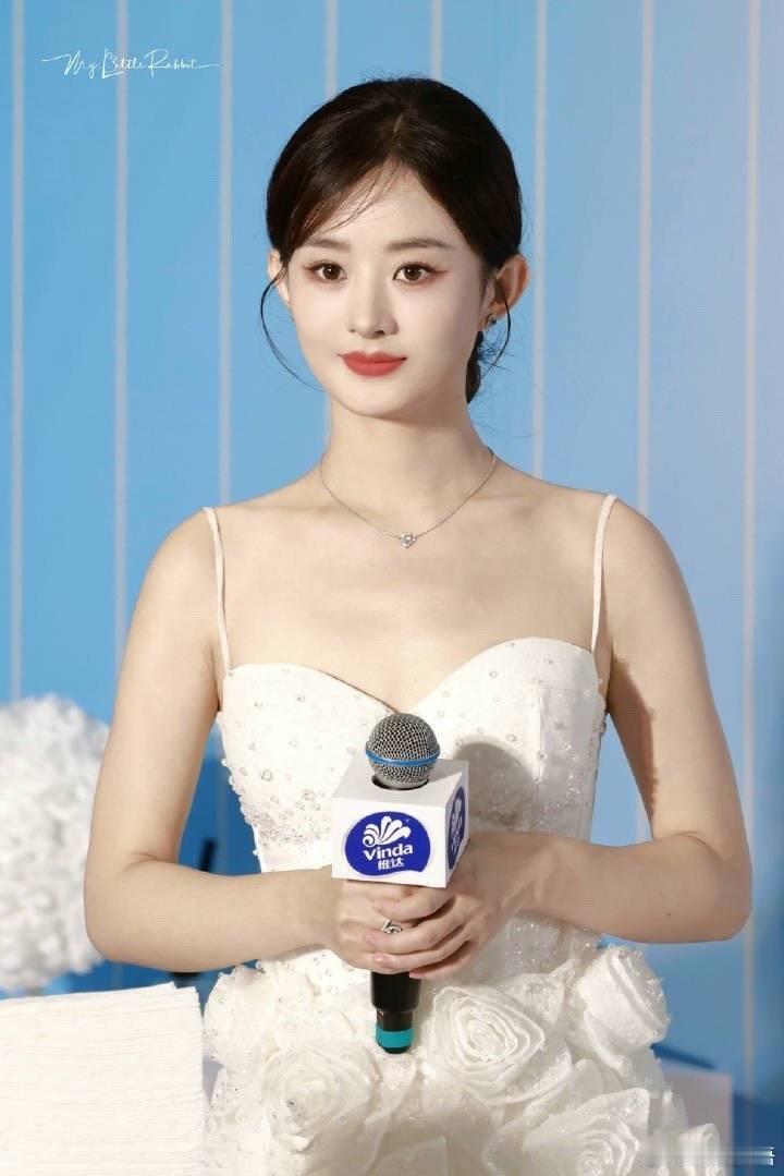 #赵丽颖白婚纱# 她真的是公主[憧憬][憧憬][憧憬][憧憬][憧憬] ​​​