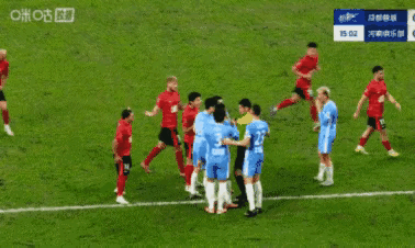 这球进球无效？真是太逗了！
蓉城对阵河南，蓉城打进一球。结果被裁判吹罚进球无效。