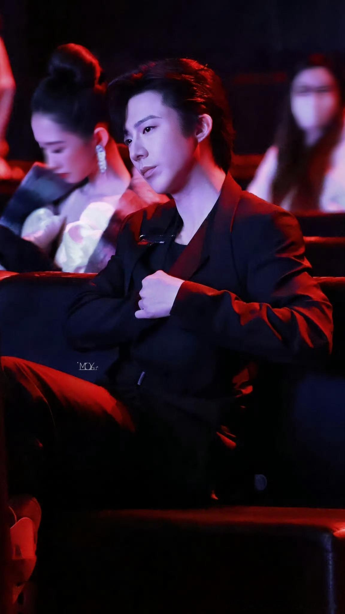 摩登兄弟[超话] OMG！生人勿近[流鼻血][流鼻血][流鼻血][流鼻血][流鼻