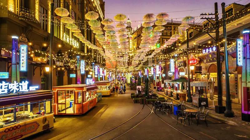 不同年龄段都有让人五刷以上的电视剧。70后心中，《渴望》是时代情感标杆，《上海滩