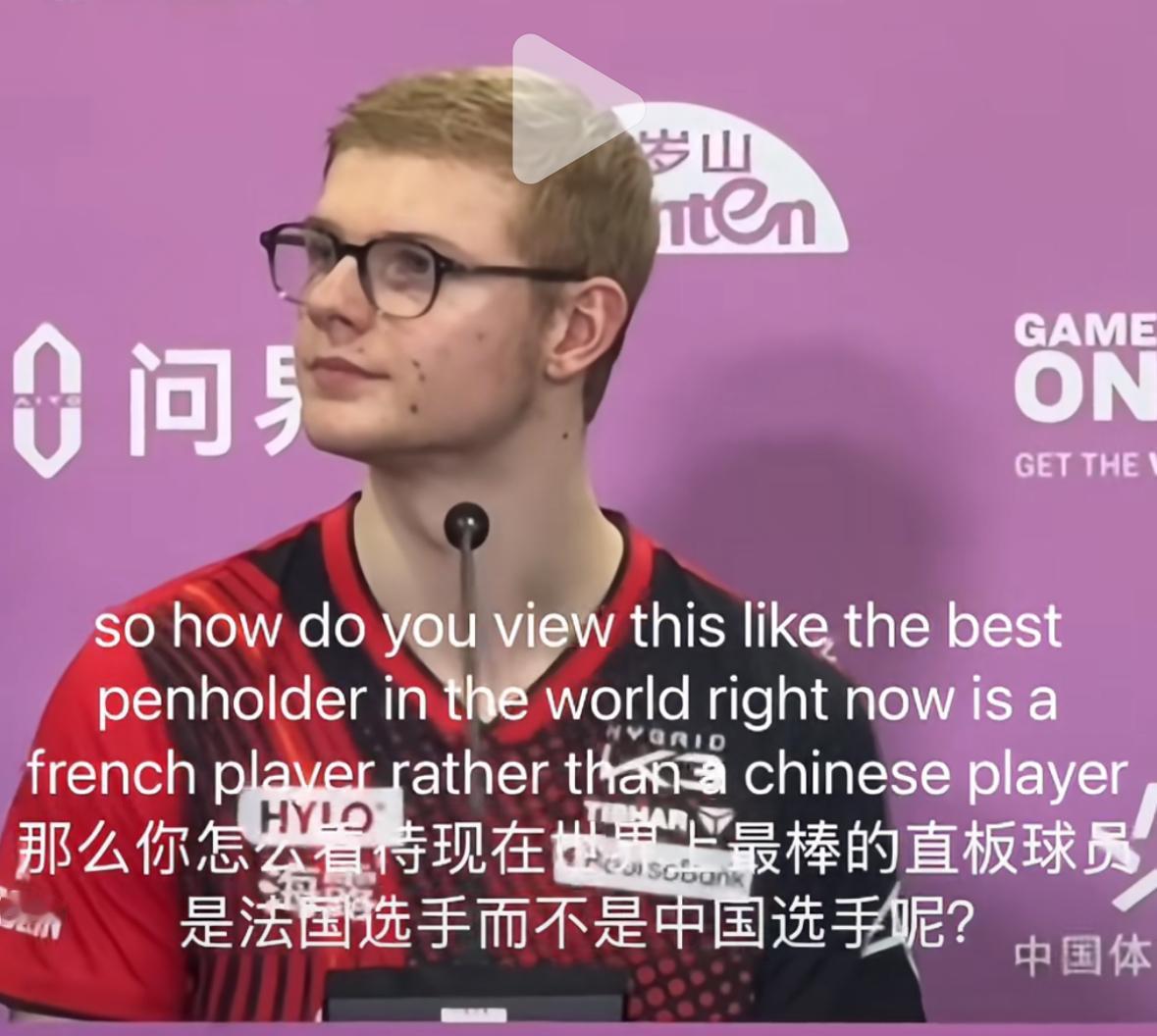 小勒布伦被夸是世界上最强的直板球员！
现在的记者问的问题太奇葩，
提问环节，
问